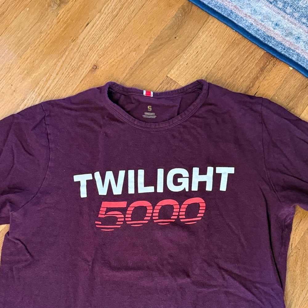 Men tracksmith t shirt, small, burgundy